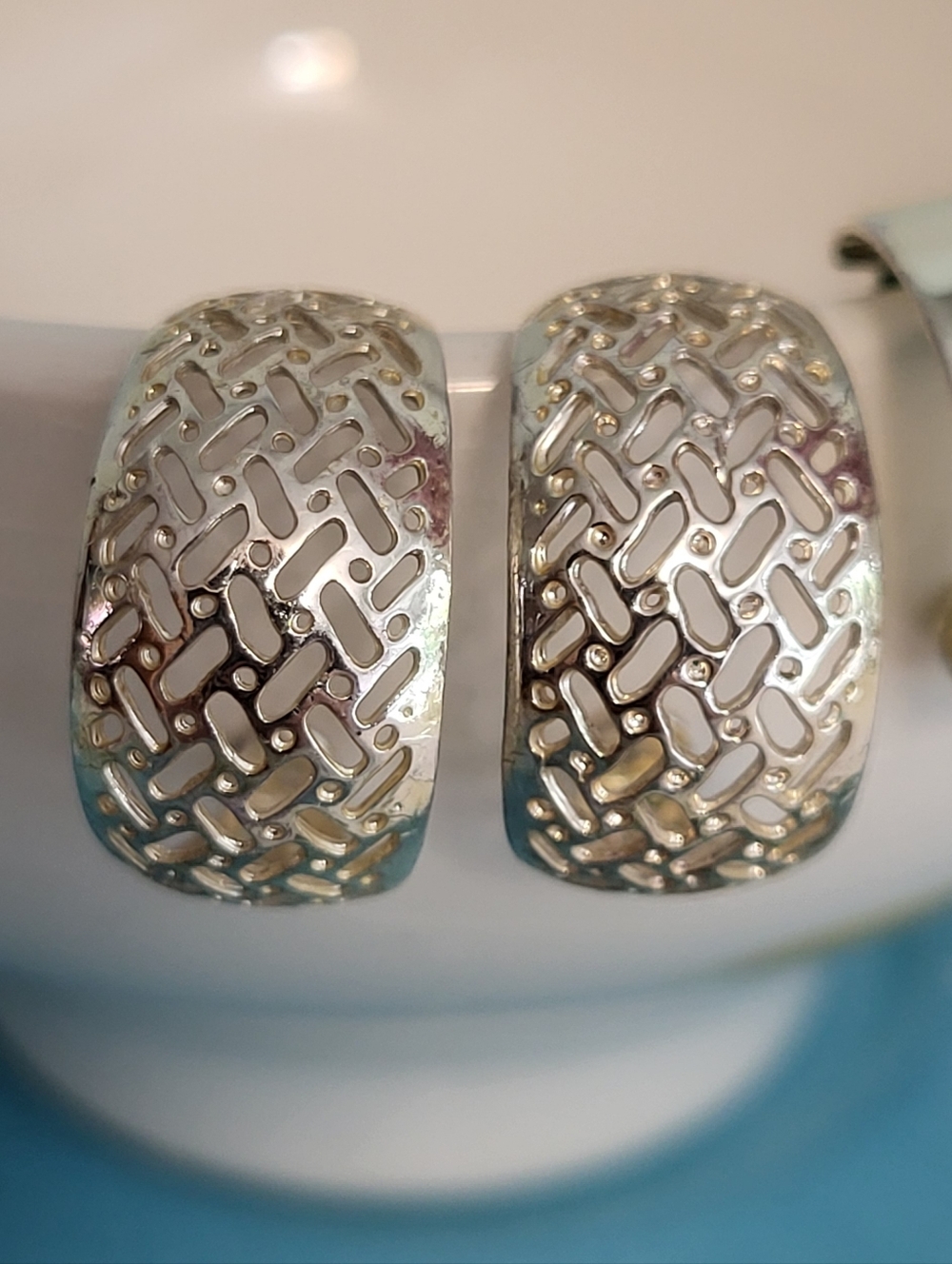 4pr Napier Clip On Earrings - Picture 3 of 5